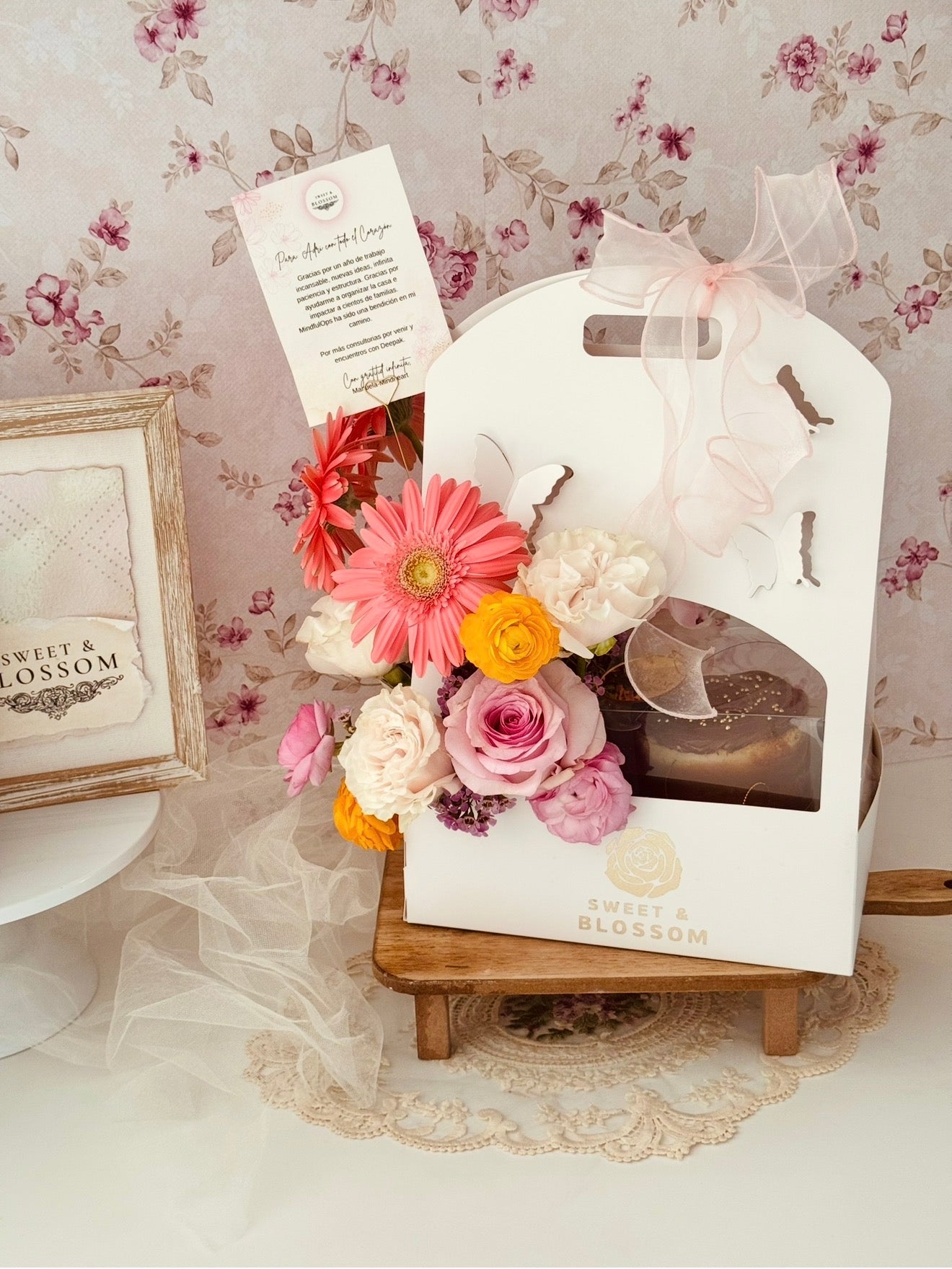 Flower Cake Box 🌸 | Cake + Fresh Floral Arrangement