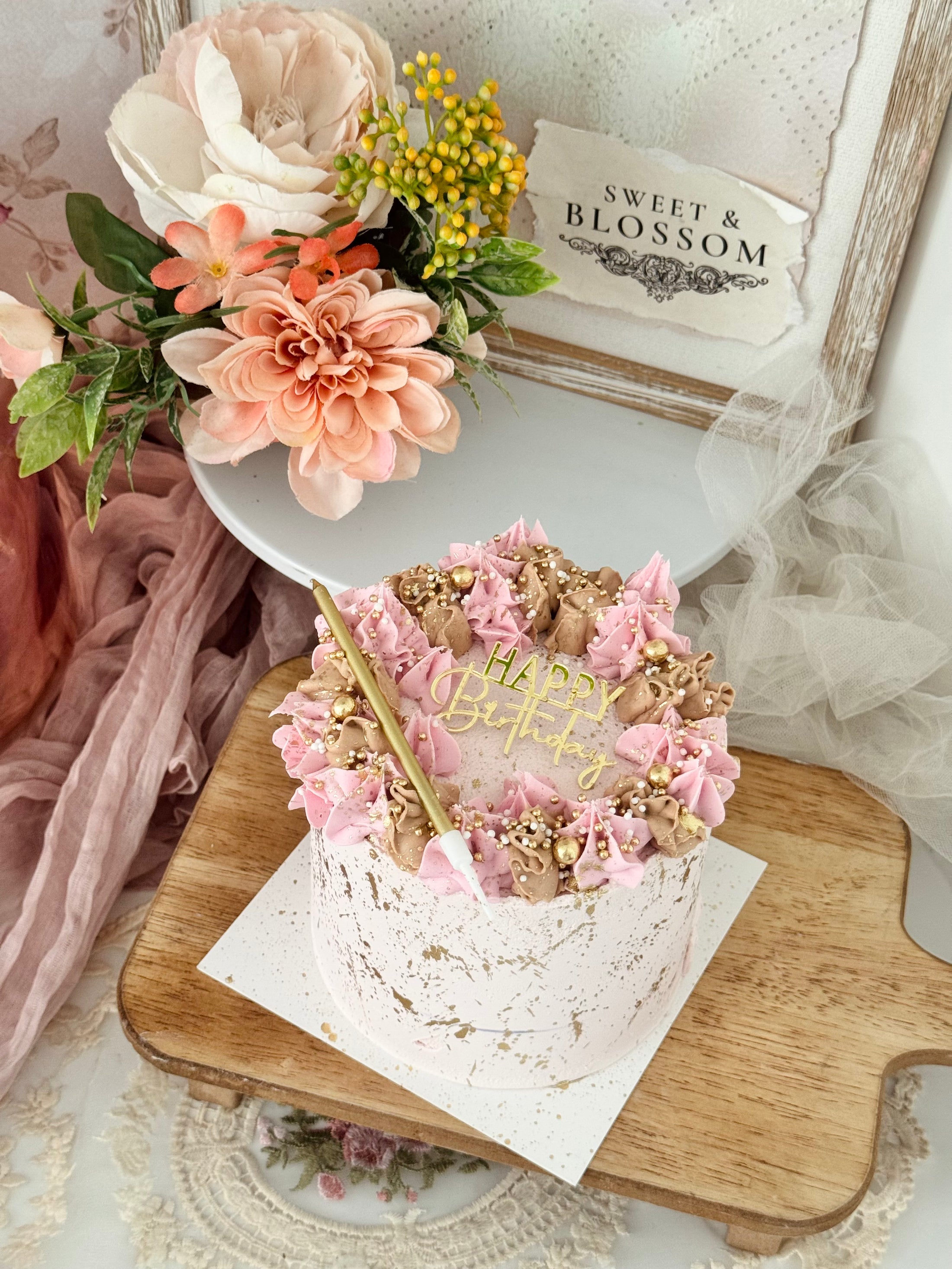 Bloom & Cake Gift Box 🌸 | Cake + Fresh Floral Arrangement